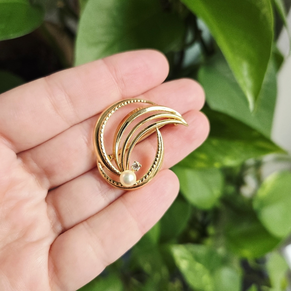 Vintage Gold Pearl Lapel Brooch Pin
